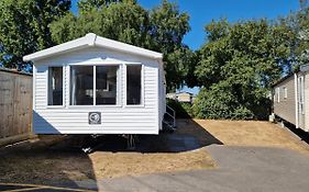 Seaside 8-Person Caravan At Rockley Park